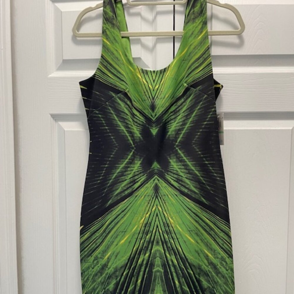Muse Green Dress, size 8- eye-catching!